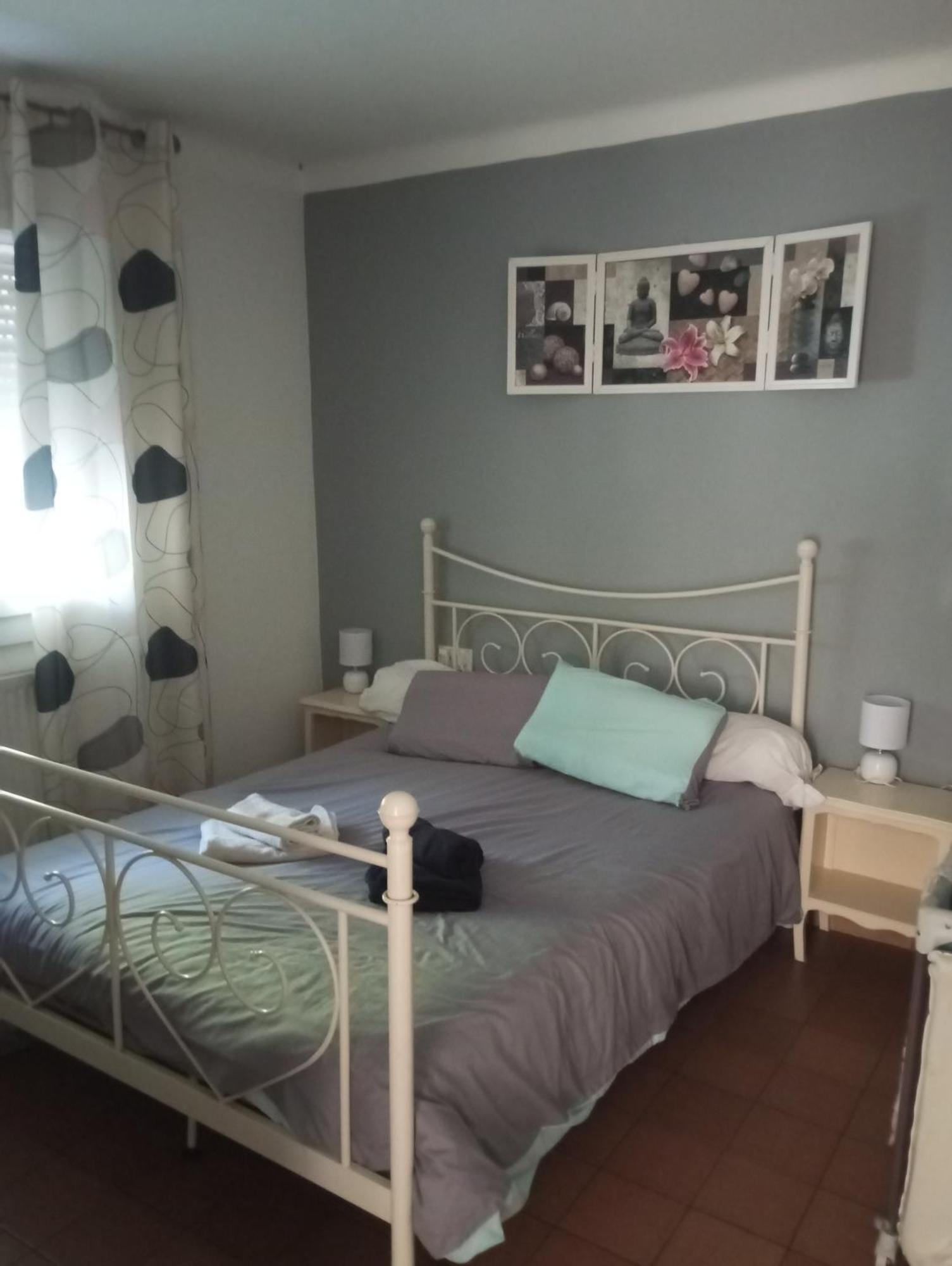 F1 Chambre Et Cuisine Reynès Exteriör bild